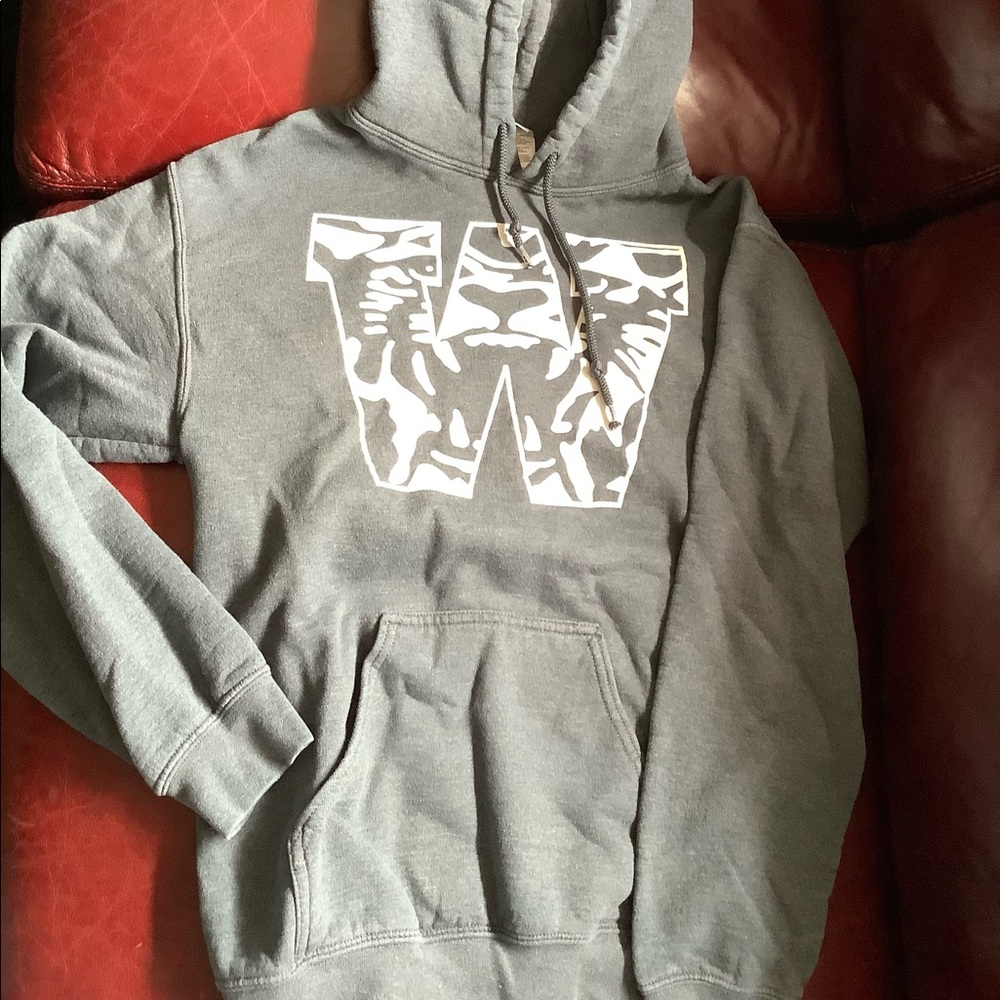 W sweatshirt small